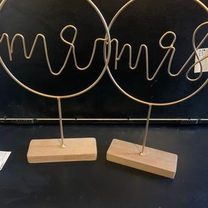 Mr & Mrs signs